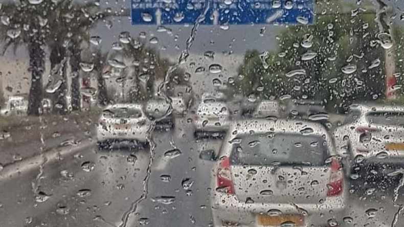 نشرية خاصة: أمطار رعدية غزيرة ورياح قوية عبر هذه الولايات