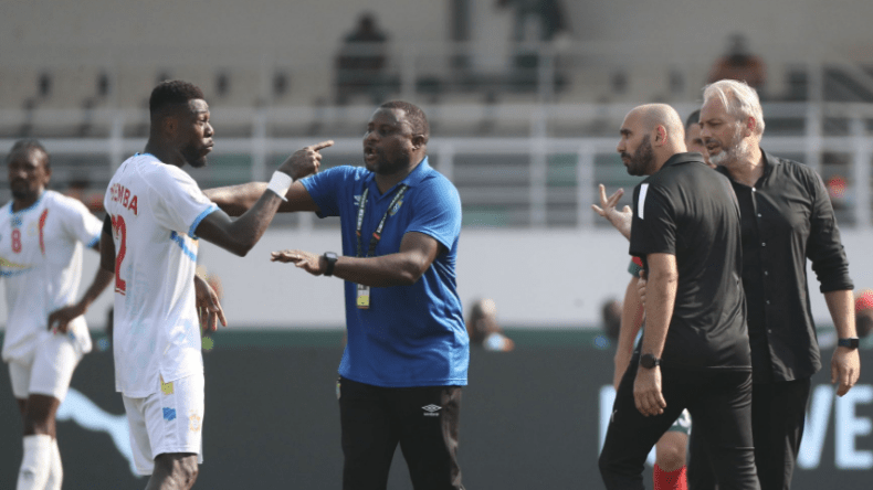 بعد اتهامه بالعنصرية.. مدرب المغرب يرد على قائد منتخب الكونغو