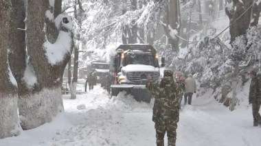 Intempéries: Plusieurs routes bloquées par la neige