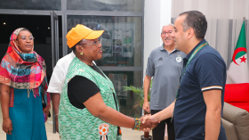 بالصور.. أعضاء من بلدية بواكي يزورون مقر إقامة “الخضر”