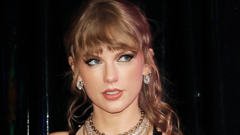 تايلور سويفت تهدد طالبا جامعيا وحديث عن حسابات تتعقب طائرات المشاهير.. ما القصة؟