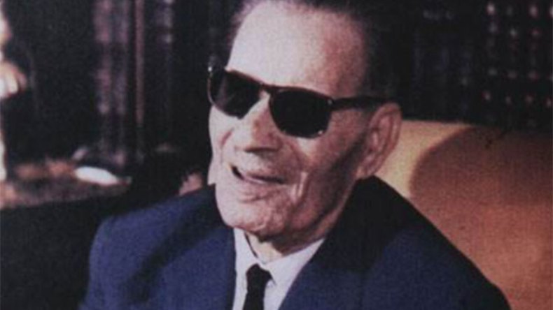 طه حسين ينتقد طريقة “الأزهر” التقليدية