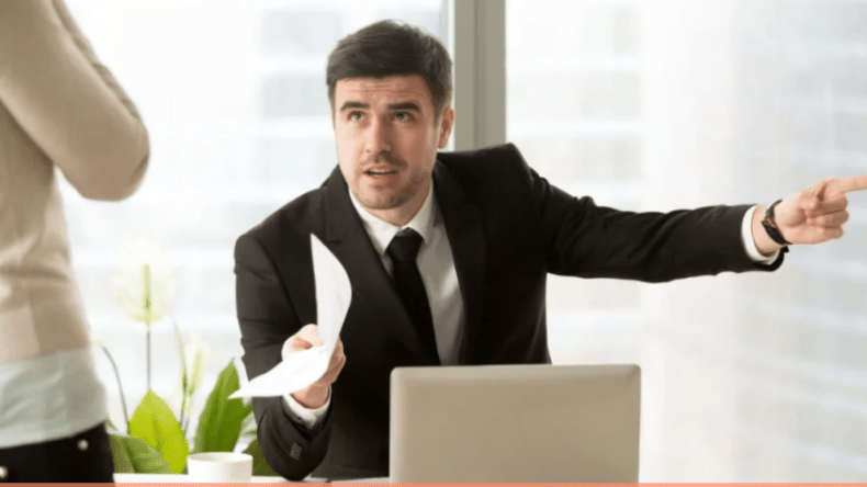 11 علامة تشير إلى أنك ستُطرد من عملك قريبا