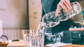 مختصون يحذّرون من إهمال شرب الماء في فصل الشتاء