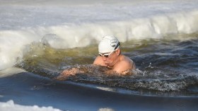 السباحة الشتوية .. رياضة علاجية للعقم وتقوية المناعة