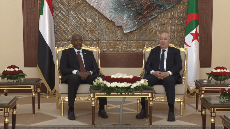 البرهان يؤكد حرص السودان على مواصلة التعاون المشترك مع الجزائر