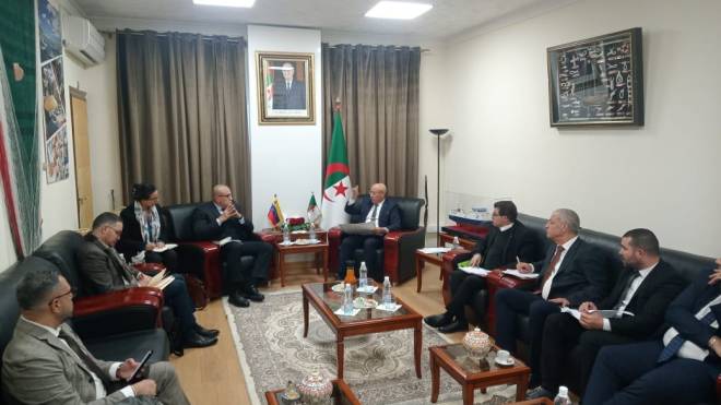 الجزائر وفنزويلا تستعرضان فرص التعاون في مجال الصيد البحري
