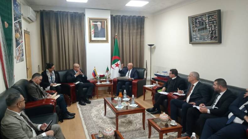 الجزائر وفنزويلا تستعرضان فرص التعاون في مجال الصيد البحري