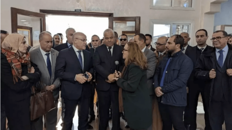 الحكومة تصادق على “قرارات صارمة” لضبط سوق السلع الاستهلاكية