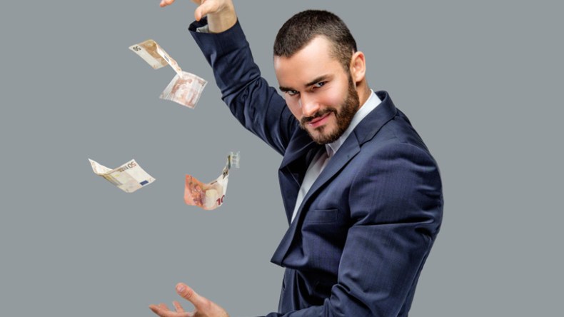 حب المال والسعي للظفر بالثروة.. أكثر حب يستهوي المراهقين والشباب