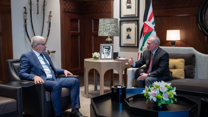 ملك الأردن يشيد بجهود الجزائر للتوصل إلى وقف لإطلاق النار في غزة