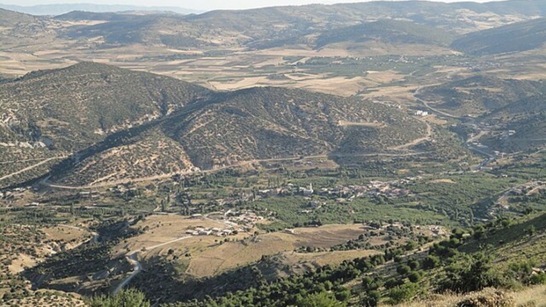“إينوغيسن”.. البلدة التي لا تخشى الوادي
