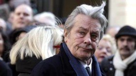 Alain Delon: plusieurs armes à feu et des munitions saisies à son domicile