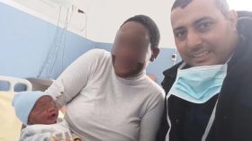 مهاجر جزائري يساعد امرأة على الولادة في الشارع بفرنسا