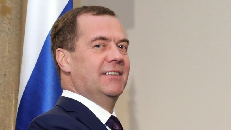 Macron, visé par tentative d’assassinat, annule sa visite à Kiev!, selon Medvedev