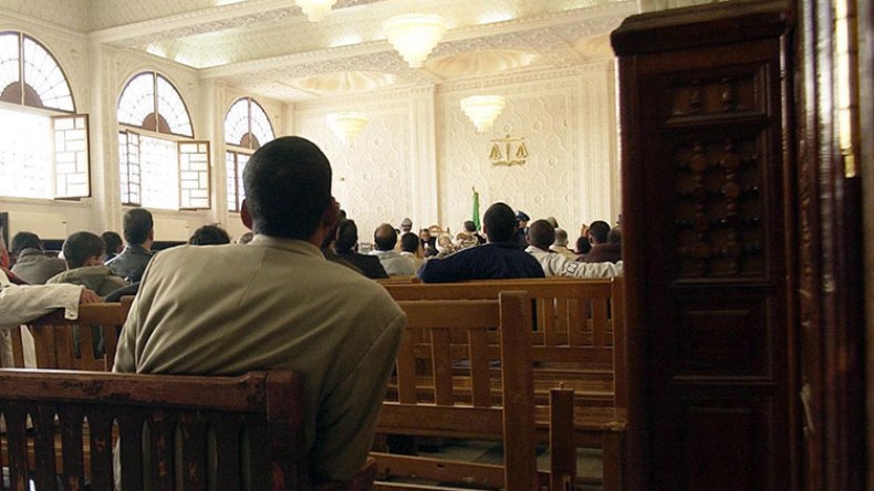 تاجر كوكايين يصيب شرطيا لدى تفجيره قارورة غاز بوهران