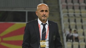 مدرّب إيطاليا: لا أُريد لاعبين مُنشغلين بِالبلاي ستيشن ومواقع التواصل