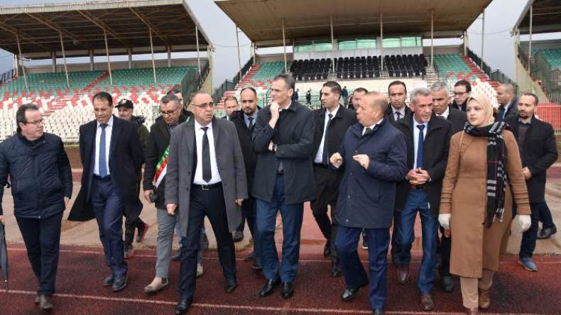 بساط طبيعي جديد وتغطية مُدرّجات ملعب معسكر