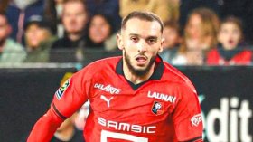 غويري “يتصارع” مع زميلَين له لِتنفيذ ركلة جزاء