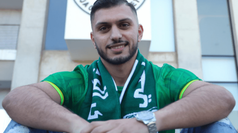 بن عياد يوقع في الرجاء المغربي