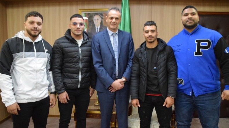 الوزير حمّاد يُكرّم المنتخب الوطني لِرفع الأثقال