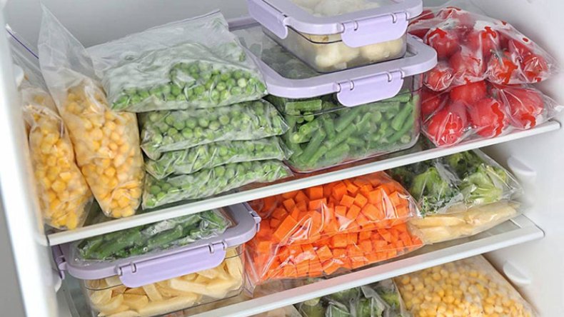 الشروع في تجميد أطعمة ومنتجات غذائية لرمضان