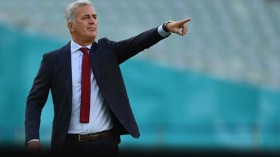 المدرب بيتكوفيتش لا يصاحب اللاعبين ولكنه يقف إلى جانبهم في أزماتهم