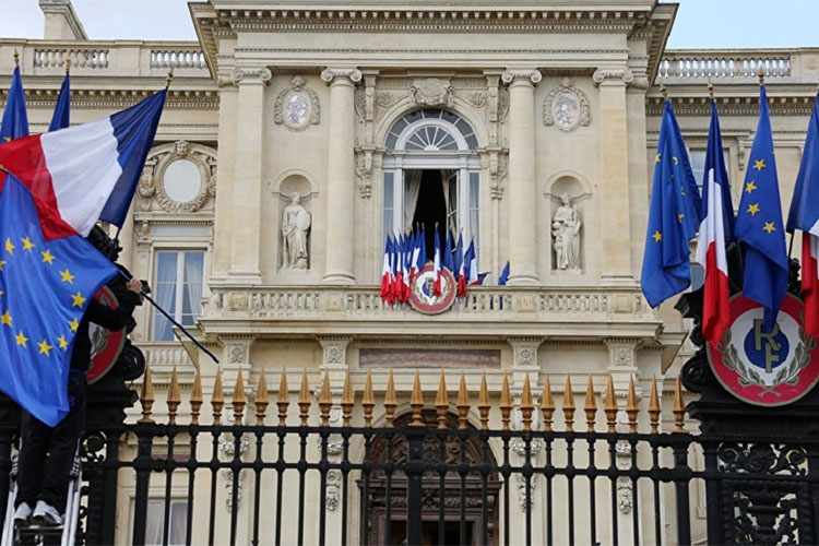 Algerian Authorities “Sovereign” in Granting or Rejecting Visas to Pieds Noirs Associations