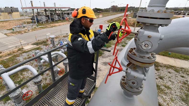الجزائر بلد موثوق.. مشجع للاستثمار الأجنبي وممون استراتيجي بالغاز