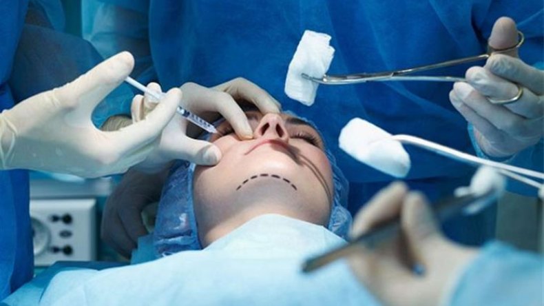 جزائريون يقاومون تقدم العُـمـر بـ”التجميل”!