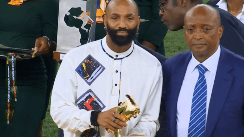 بعد قرار استبعاده.. هداف كأس إفريقيا يفتح النار على مسؤولي اتحاد غينيا الاستوائية