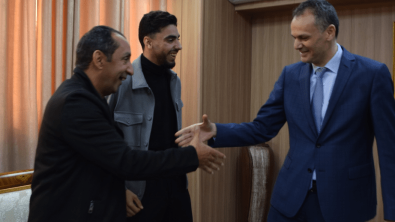 الوزير حماد يستقبل نائب بطل العالم محمد قواند