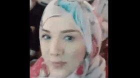 “غطت شعرها وليس عقلها”.. تضامن واسع مع مذيعة تعرضت للتهميش بعد ارتدائها الحجاب