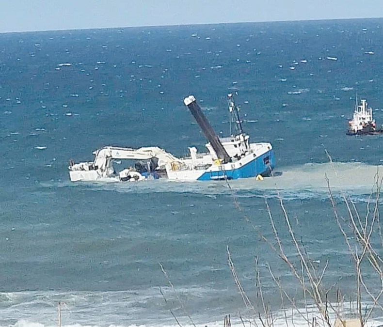 Naufrage d’une barge à Fouka: les travaux de la SDEM se déroulent normalement