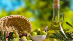 معلومات قيمة لمن لا يدرك أهمية تناول زيت الزيتون على معدة فارغة؟