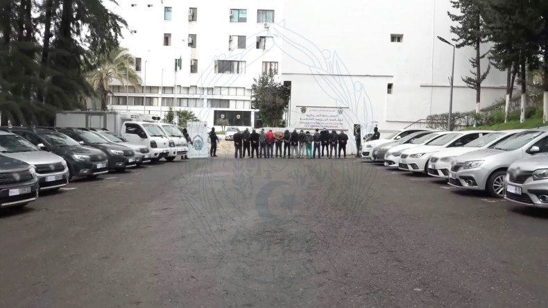 بالفيديو.. توقيف 14 شخصا واسترجاع 25 سيارة مسروقة