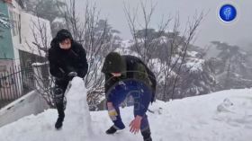 أعالــي جبـال الشريعة تتزين بالحلـة البيضـاء