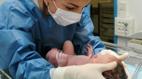 أخيرا.. تسليم شهادة الماستر لـ”القابلات”