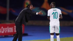 ساديو ماني يُعارض إقالة المدرب سيسيه من منتخب السنغال