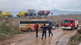 كانوا في رحلة مدرسية.. 51 جريحا في حادث انحراف حافلة بولاية بجاية