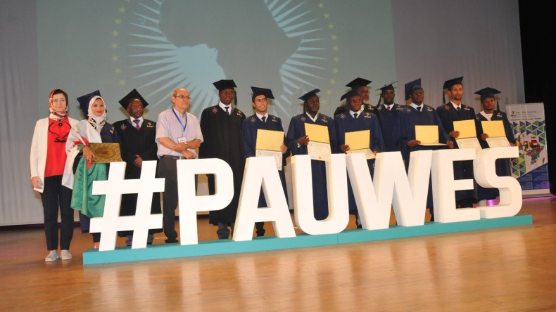 هذا هو عدد المنح الدراسية التي تمنحها الجزائر سنويا للطلبة الأفارقة