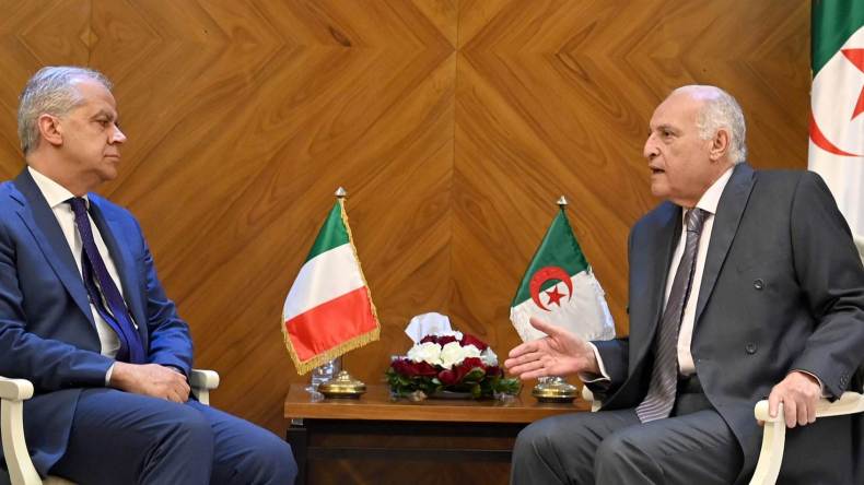 إيطاليا والجزائر تؤكدان على ضرورة مواصلة تنسيق الجهود لمواجهة التحديات المشتركة في البحر المتوسط
