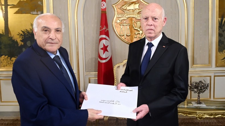 عطاف يسلّم رسالة خطية من الرئيس تبون إلى الرئيس التونسي قيس سعيّد