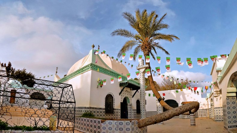 لخضر بن خلوف.. الشاعر الذي ترك نخلة لا تموت