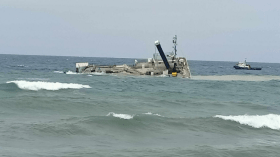 غرق سفينة تابعة لمشروع محطة تحلية مياه البحر “فوكة 2” بتيبازة