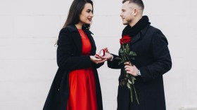 جزائريات مصابات بعقدة سندريلا.. يخشين الاستقلالية وينتظرن الفارس المنقذ