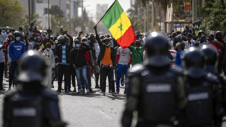 3 قتلى في مظاهرات مناهضة لتأجيل الإنتخابات في السنغال