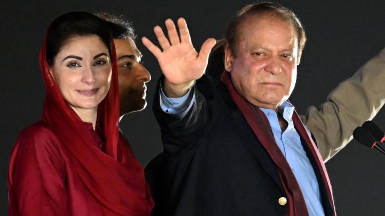 رئيس الوزراء الباكستاني السابق نواز شريف يعلن فوزه في الانتخابات العامة