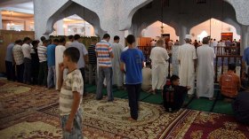 بكاء وعبث الأطفال في المساجد يفسد خشوع المصلين !