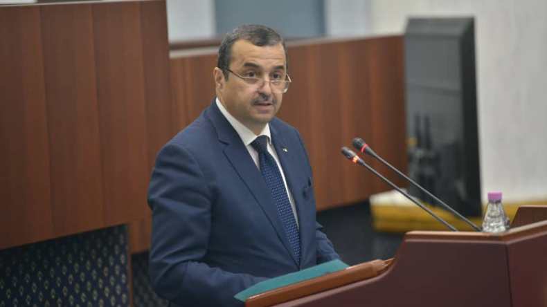 وزير الطاقة: نعمل على تغيير قانون المناجم والطاقات المتجددة